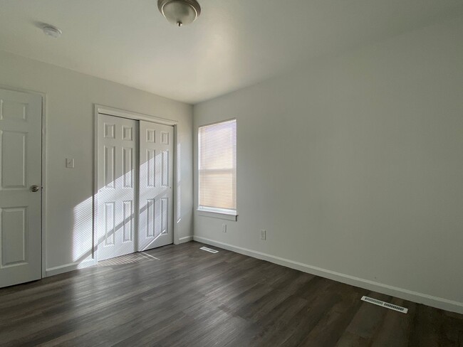 Foto del edificio - 513 W 5th St