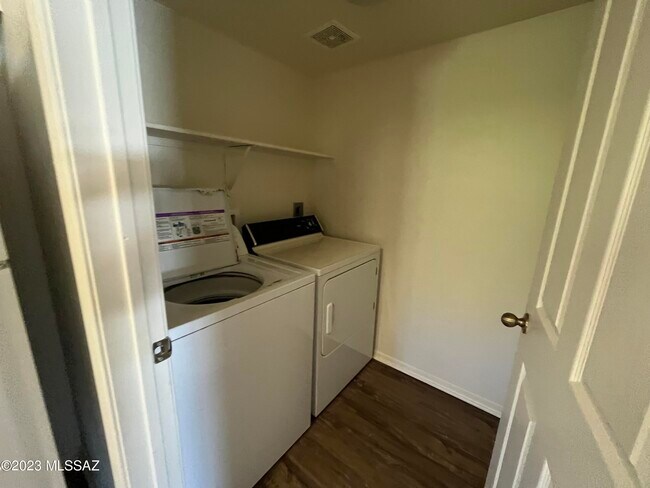 Foto del edificio - 5751 N Kolb Rd