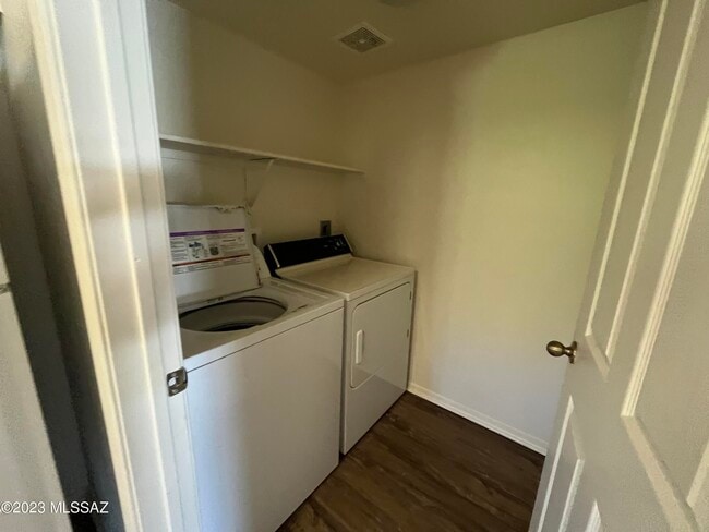 Building Photo - 5751 N Kolb Rd