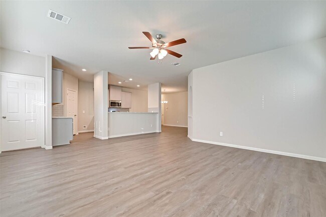 Foto del edificio - 983 Golden Willow Ln