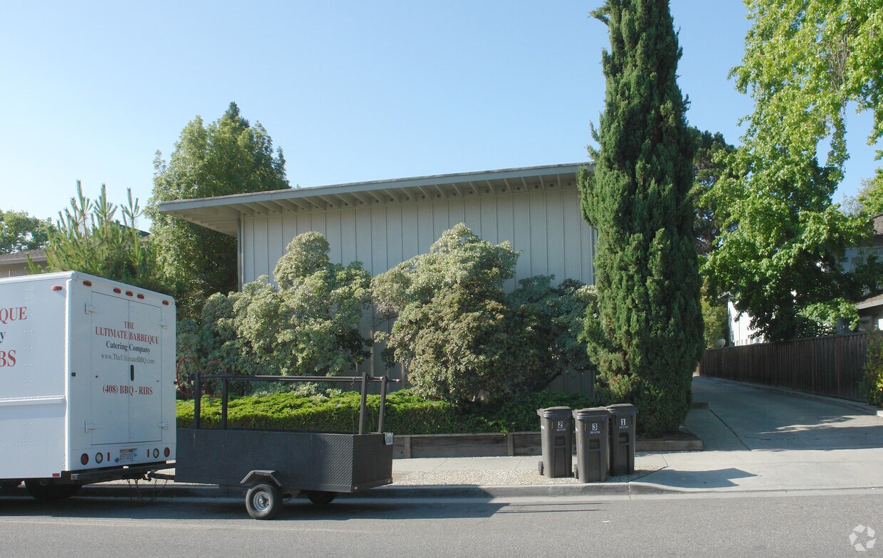 Building Photo - 190 Adler Ave