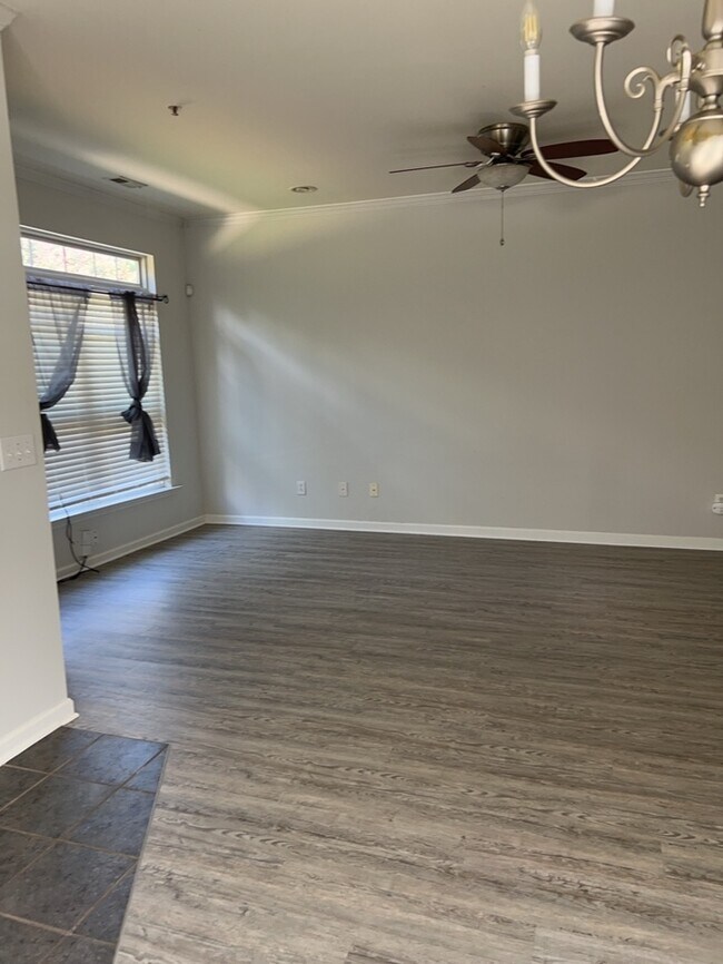 Foto del edificio - Ready for Now! Located in Raleigh. 3 Story...