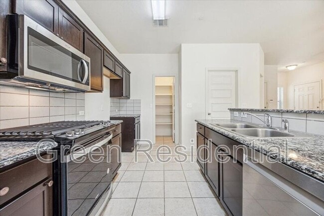 Building Photo - 1620 Bryant Dr
