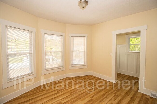 Building Photo - Lovely Updated 3BD Home on Cleveland Near ...