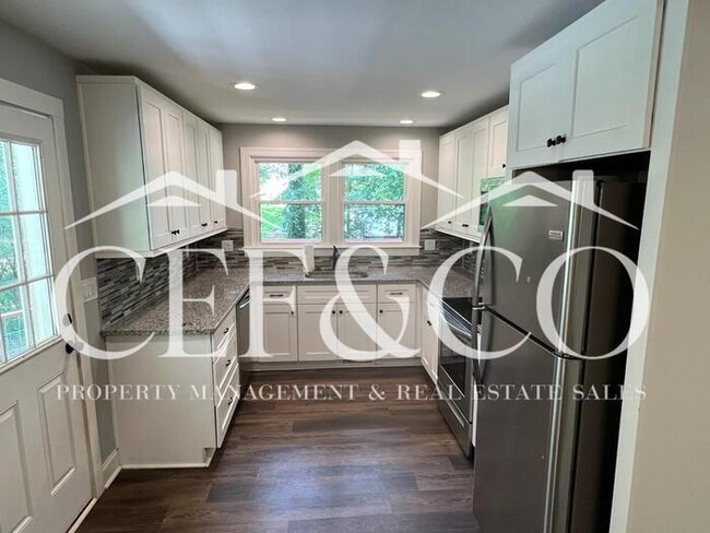 Building Photo - Beautiful 3 bedroom home available in Simpsonville