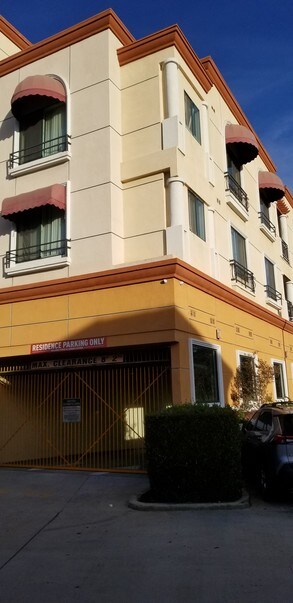 Foto principal - 8932 Mission Dr