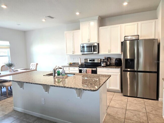 Building Photo - 10682 Old Sycamore Lp