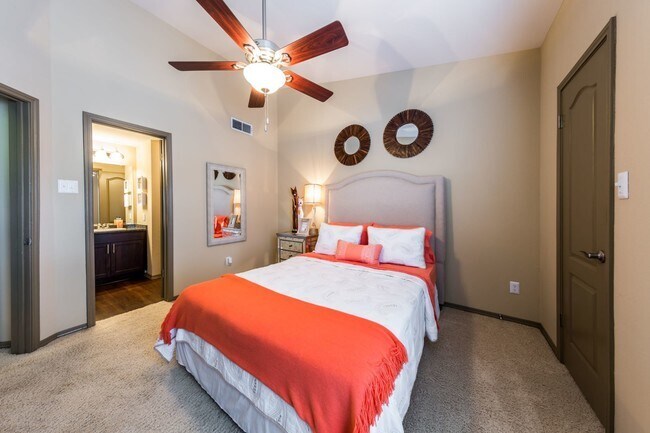 Building Photo - 4213 Spicewood Springs Rd