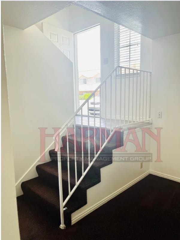 Building Photo - 699 600 W