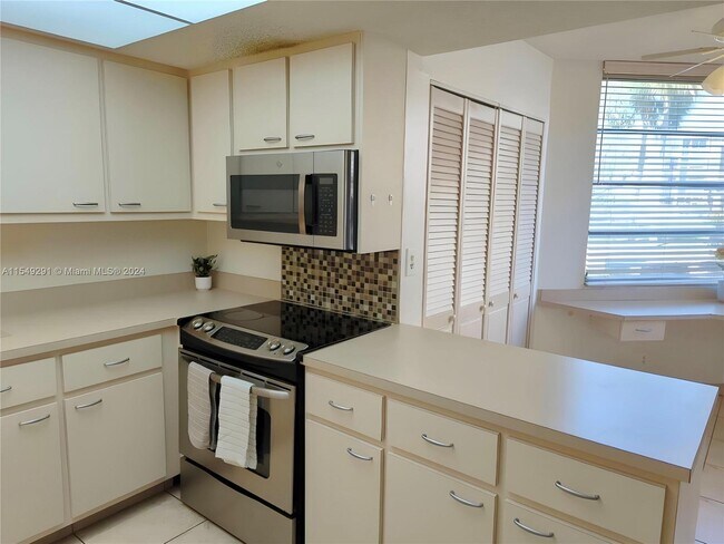 Building Photo - 9531 Seagrape Drive, Davie, FL 33324 - 3 B...