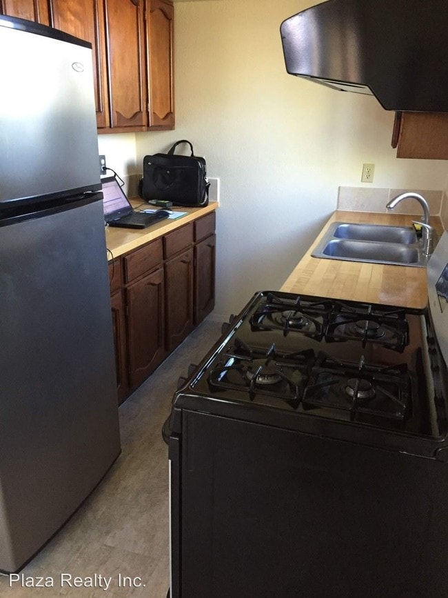 Building Photo - 2 br, 1 bath House - 2376 Camino Capitan #1