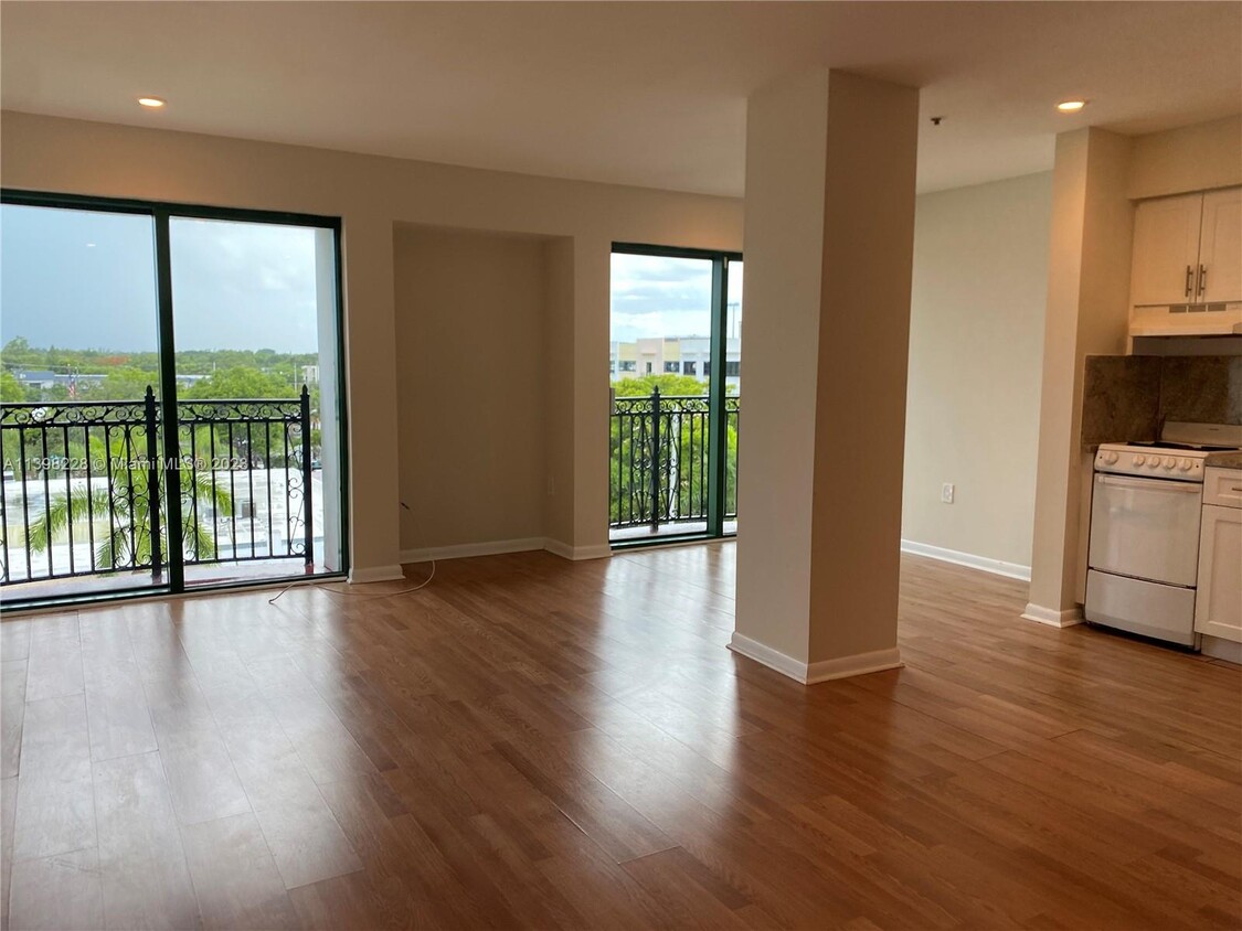 Building Photo - 5789 Sunset Dr