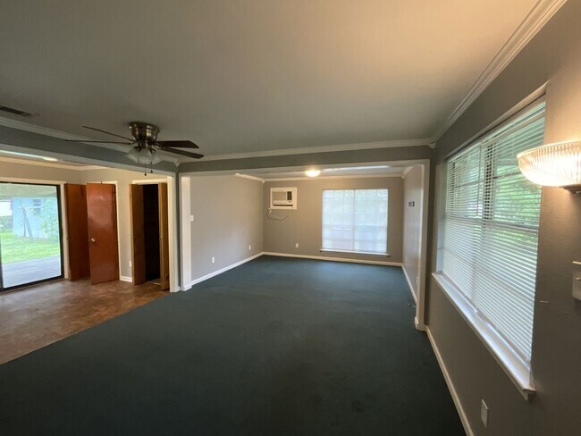 Foto del edificio - 9418 Randall Ave