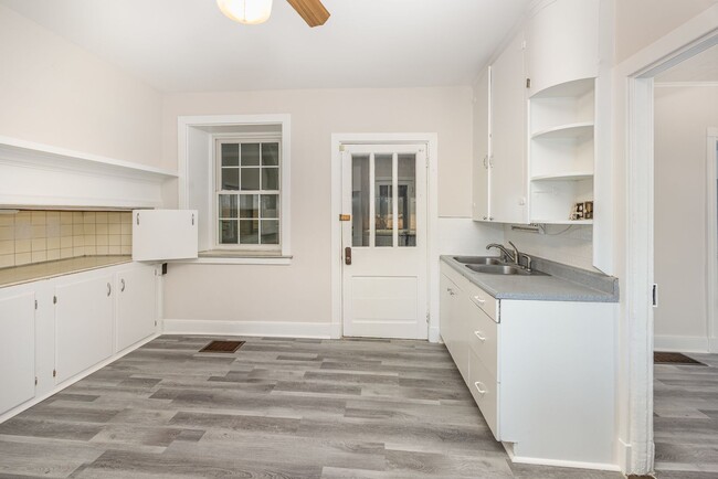 Building Photo - Beautiful updated 3/4 bedroom farmhouse