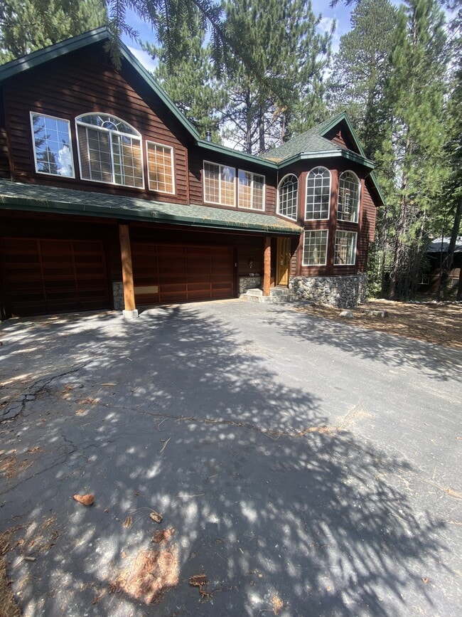 Building Photo - 2346 Highlands Dr