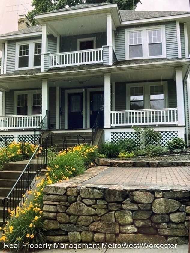Primary Photo - 4 br, 2 bath House - 9 Ivanhoe Road