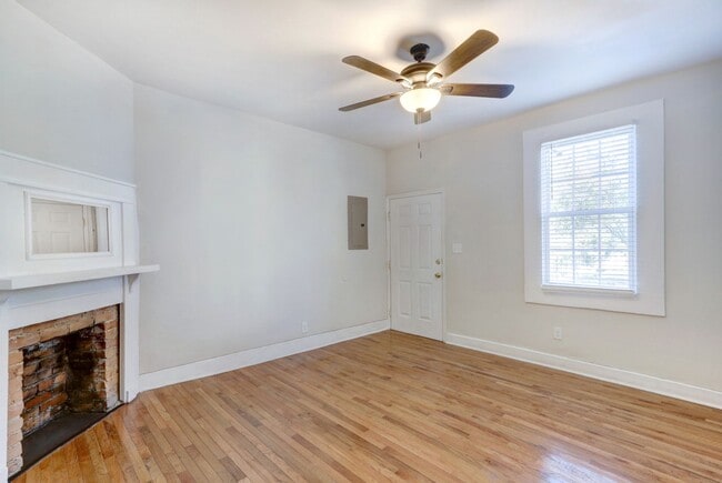 Foto del edificio - Gut Renovated - One Bedroom (2 blocks from...