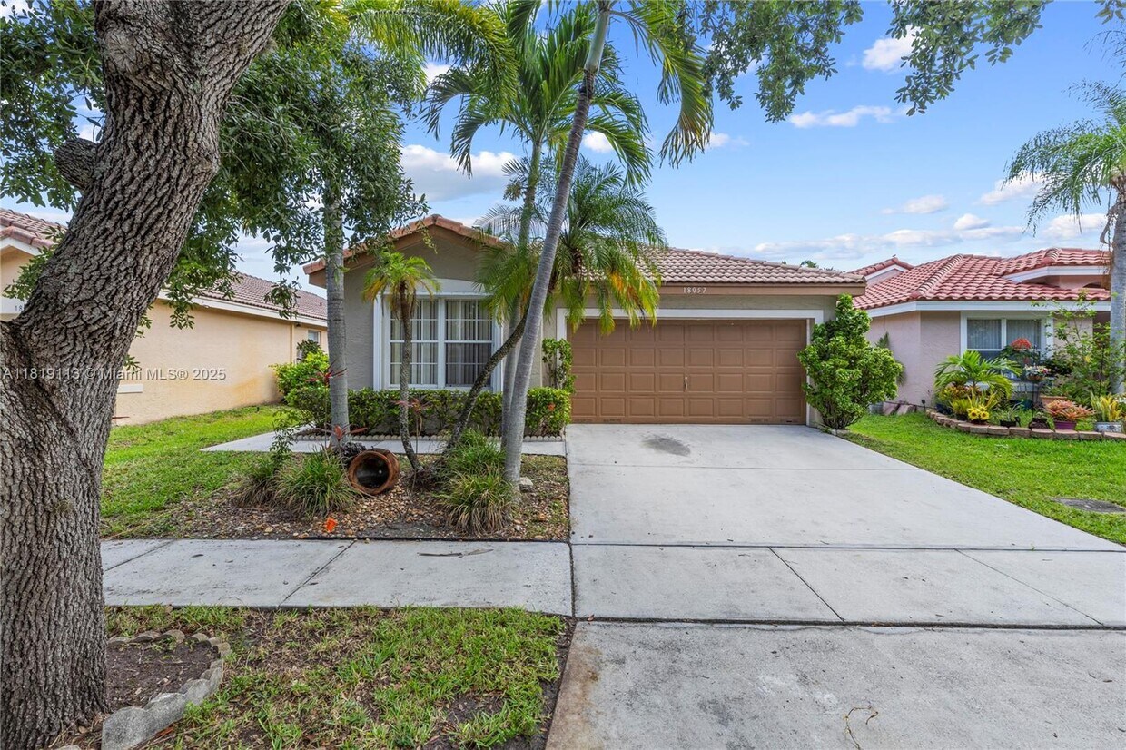 Foto principal - 18057 SW 30th Ct
