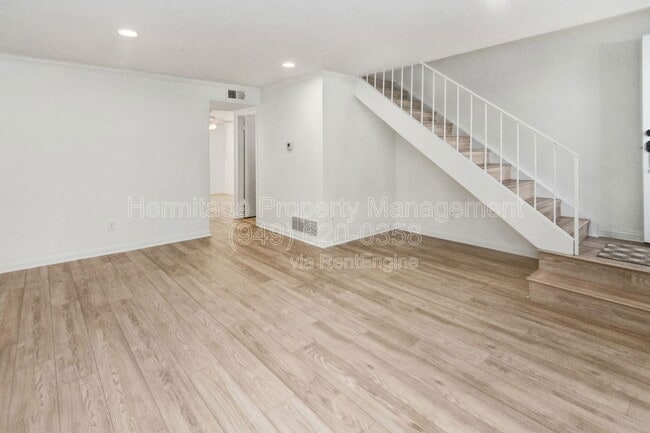 Building Photo - 35 Kazan St