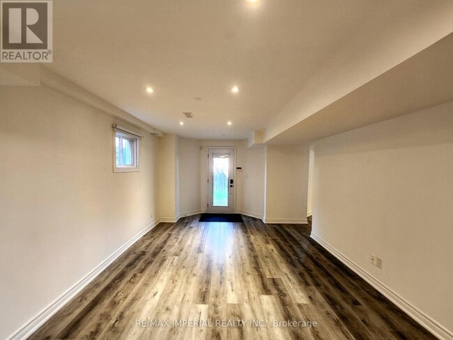 Building Photo - 9 Caramel Crescent