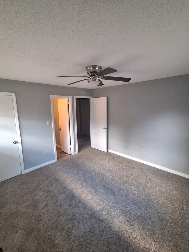 Foto del edificio - 2541 Huntington Dr