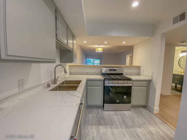 Building Photo - 3239 Altura Ave