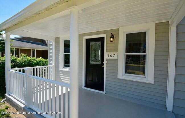 Building Photo - 367 Lake Ave