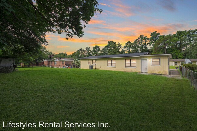 Building Photo - 4 br, 2 bath House - 6769 Gaspar Circle W