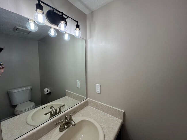 Building Photo - 506 Windellwood Cir