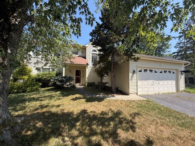 Foto del edificio - Spacious 4-Bedroom Colonial with 2-Car Garage in Howell