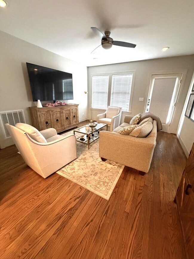 Foto del edificio - 1 Bedroom Condo Available Steps From Downtown Tuscaloosa!