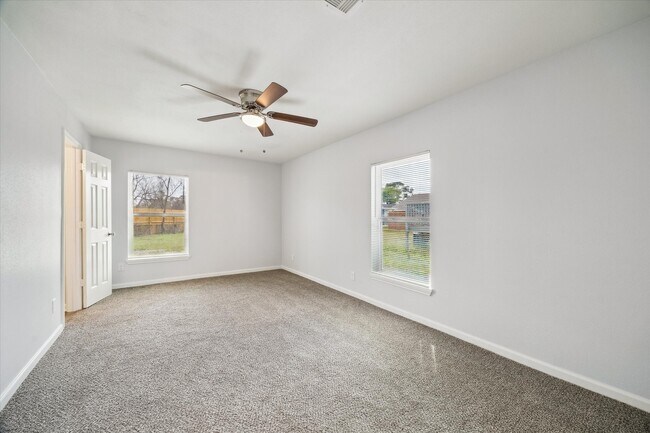 Foto del edificio - 705 Westshire Dr