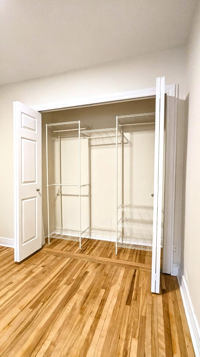 Photo du bâtiment - 5350 Av 16E