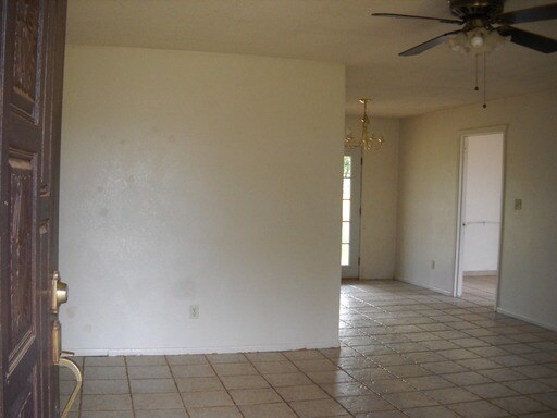 Building Photo - 4916 S Santa Claus Ave