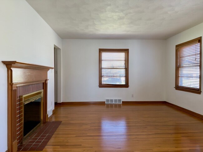 Foto del edificio - 3105 Burrmont Rd