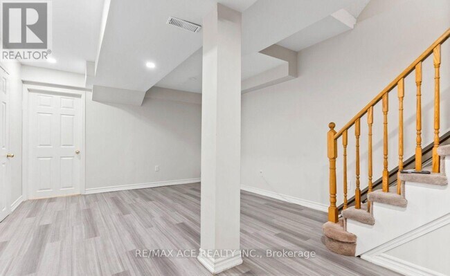 Building Photo - 106 Tara Crescent