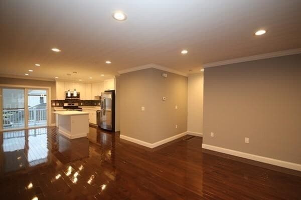 Building Photo - 106 Intervale St