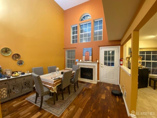 Foto del edificio - 228 Hawthorne Rd