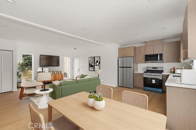 Building Photo - 642 E Fairview Blvd