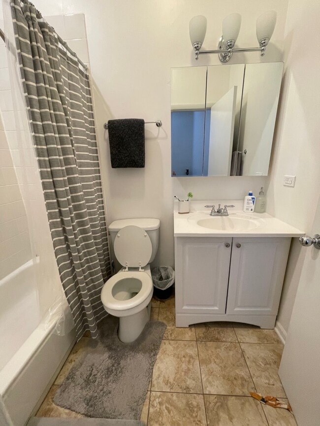 Building Photo - 1777 N Clybourn Ave