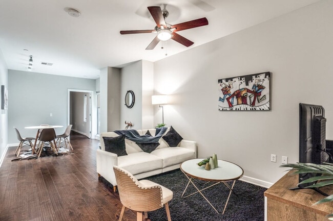 Building Photo - 411 N Akard St