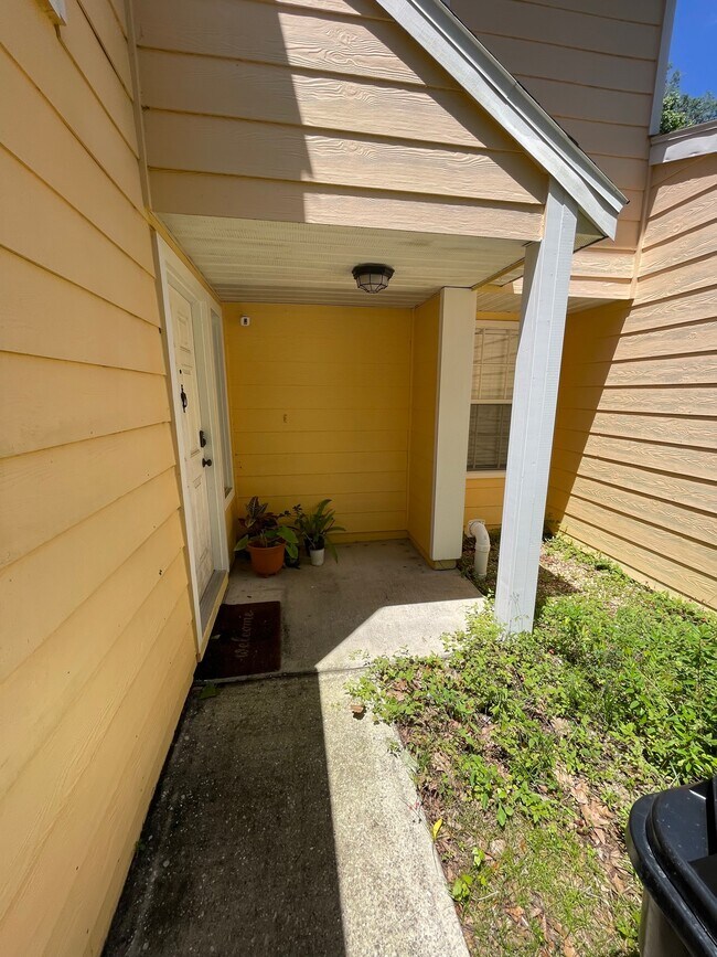 Foto del edificio - 4853 NW 2nd Pl