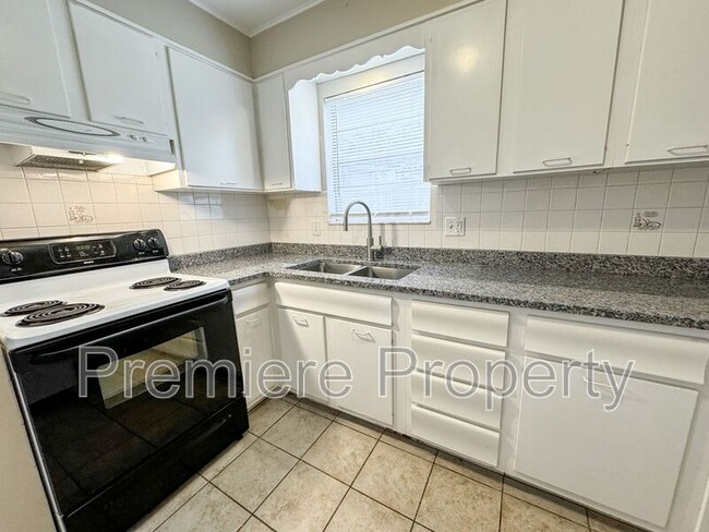 Building Photo - 8722 W 70th St