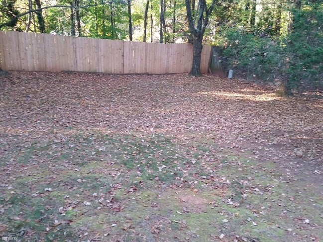 Foto del edificio - 4815 Ferncrest Dr