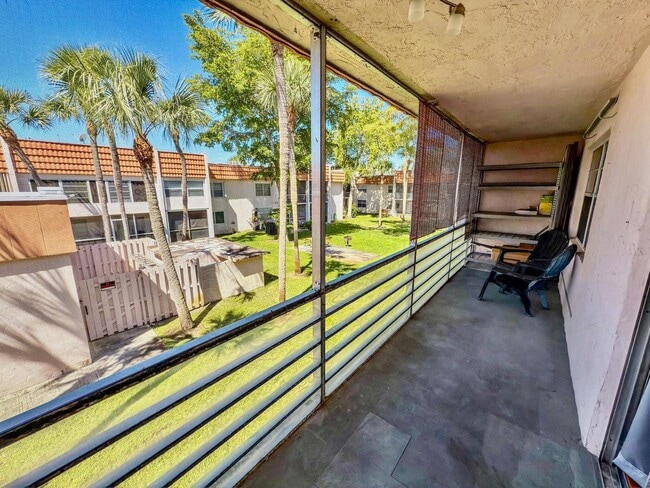 Foto del edificio - 7610 Stirling Rd