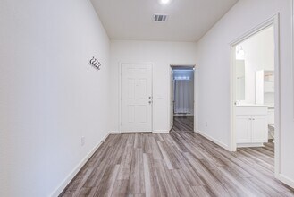 Building Photo - 1005 Blue Beech Ln