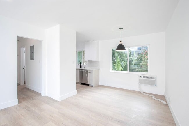 Interior Photo - 1046 N. Sierra Bonita Ave