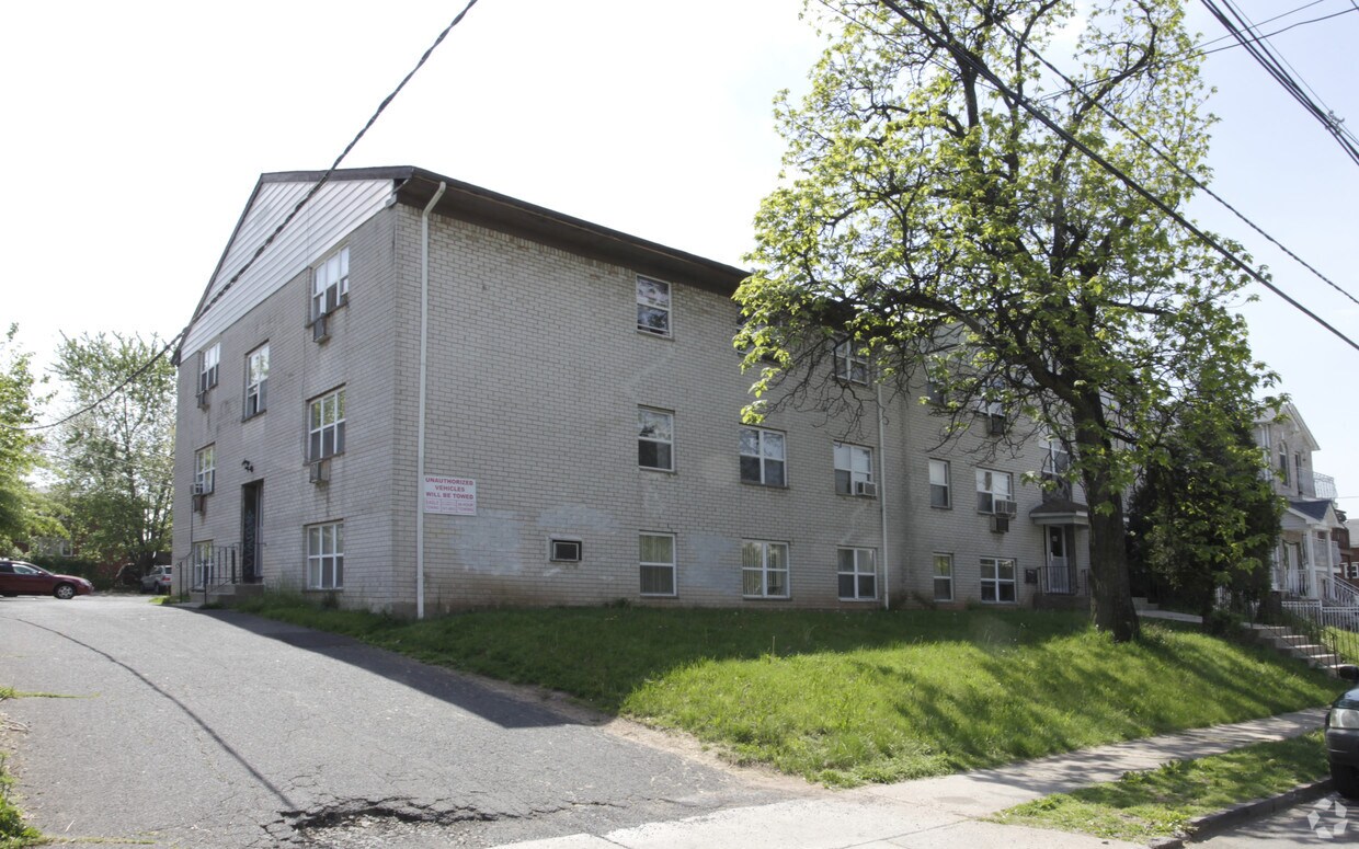 Primary Photo - 448 New York Ave