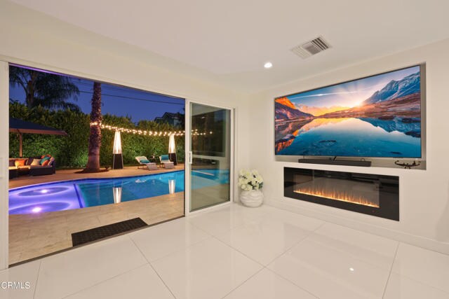 Foto del edificio - 1318 N Beachwood Dr
