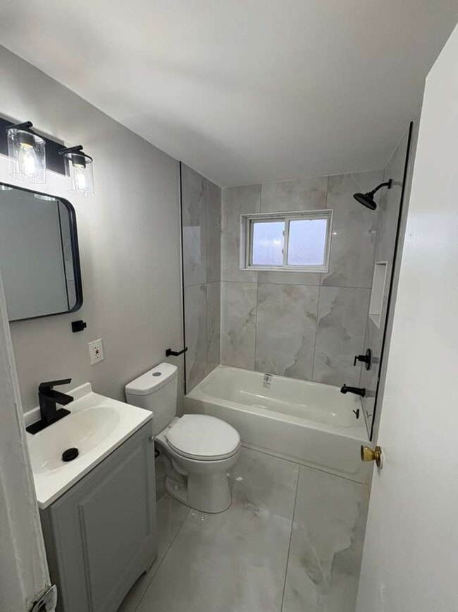 Building Photo - 5978 Glenway Dr